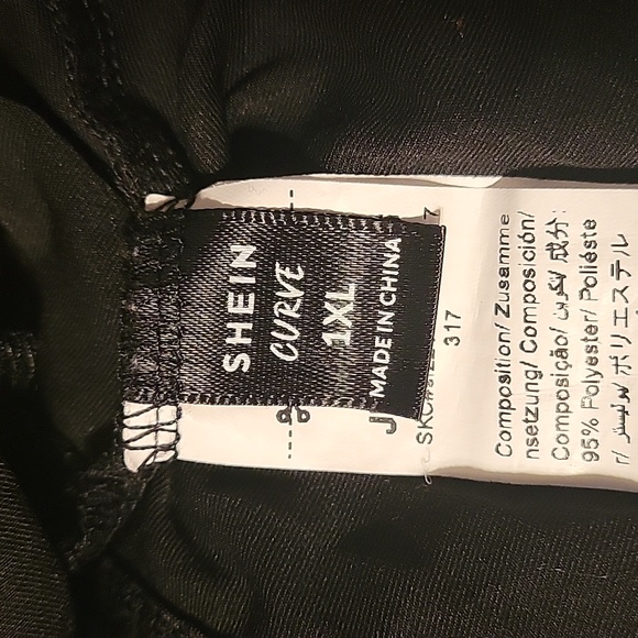 Shein black haltertop - Picture 3 of 3